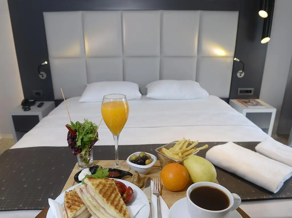 Smart Hotel Esmirna 4*,